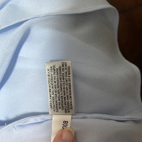 CONTEMPORAINE Minimalist V-neck tank top, sz med - Picture 7 of 8